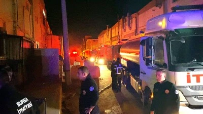 Mobilya  imalathanesinde &ccedil;ıkan yangın korkuttu
