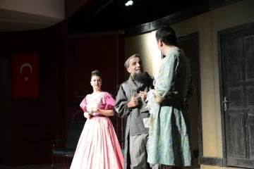 Moliere&rsquo;in Cimrisi İneg&ouml;l&rsquo;de kahkaha tufanı yaşattı
