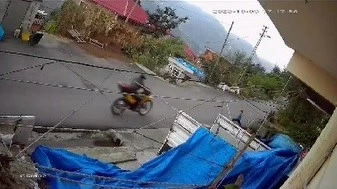 Motosiklet 7 yaşındaki &ccedil;ocuğa b&ouml;yle &ccedil;arptı
