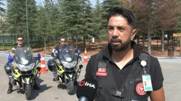 Motosiklet ambulanslar "altın dakikalar" i&ccedil;erisinde yaptıkları m&uuml;dahale ile hayat kurtarıyor
