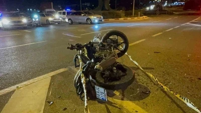Motosiklet ile midib&uuml;s &ccedil;arpıştı: 1 &ouml;l&uuml;