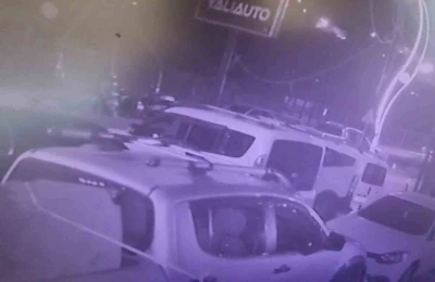 Motosiklet kaskı &ccedil;alan şahısların o anları kamerada
