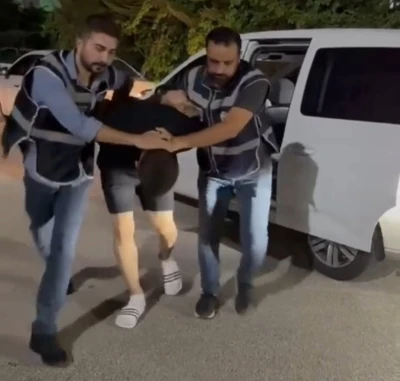 Motosiklet s&uuml;r&uuml;c&uuml;s&uuml;ne hakaret edip saldırı