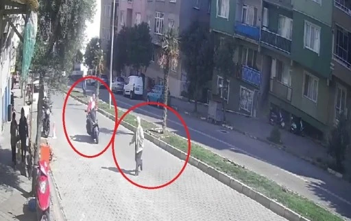 Motosikletin &ccedil;arptığı yaşlı adam ağır yaralandı