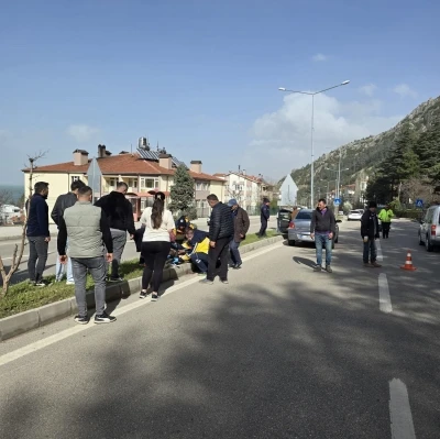 Motosikletin kontrol&uuml;n&uuml; kaybeden s&uuml;r&uuml;c&uuml; ağır yaralandı