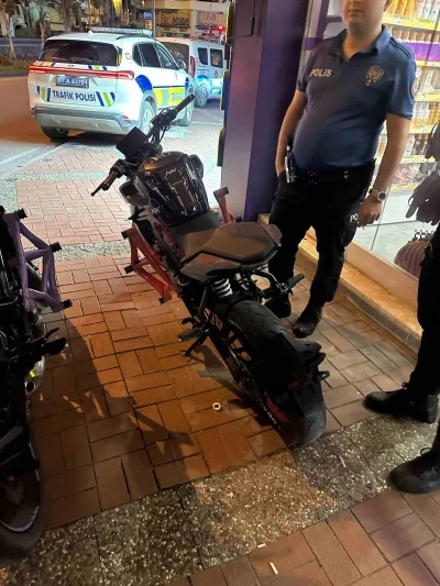 Motosikletle tek teker &uuml;zerinde gitmenin cezası ağır oldu
