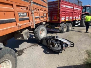 Motosikletli gen&ccedil; r&ouml;morkun altında kalarak yaşamını yitirdi
