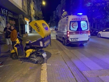 Motosikletli kuryenin &ccedil;arptığı kadın yaralandı

