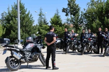 Motosikletli polisler vatandaşa g&uuml;ven veriyor
