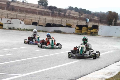 Motul T&uuml;rkiye Karting Şampiyonası&rsquo;nın 6. ayak yarışları Uşak&rsquo;ta başladı
