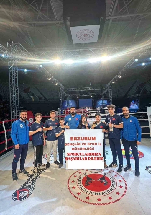 Muay Thai&rsquo;de T&uuml;rk Bayrağını dalgalandırdılar
