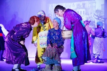 M&uuml;badele acısı tiyatral dans g&ouml;sterimi ile bir kez daha yaşatıldı
