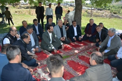 M&uuml;cahit Arın&ccedil;, Demirci&rsquo;de mahalle hayırlarına katıldı
