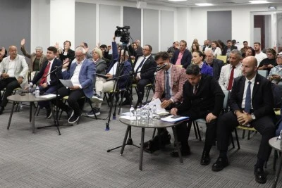 Mudanya Belediye Meclisi'nde b&uuml;t&ccedil;e g&ouml;r&uuml;şmelerinde tartışma