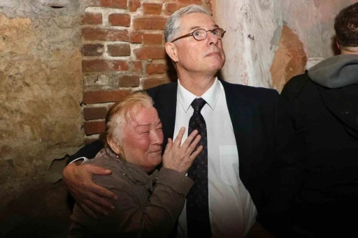 Mudanya Belediyesi mağdur evleri yanan ailelere sahip &ccedil;ıktı