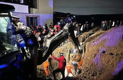 Mudanya'da evlerine kanalizasyon kazan iki kişi g&ouml;&ccedil;&uuml;kte yaşamını yitirdi