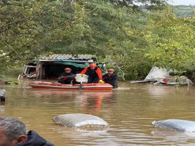 Mudanya'da su baskınında mahsur kalanlar kurtarıldı