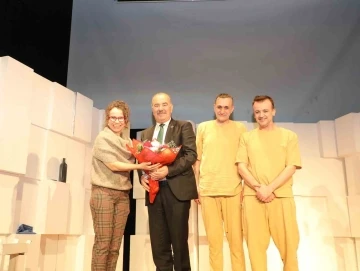 Mudanya Tiyatro G&uuml;nleri final yaptı

