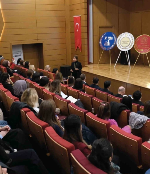 Mudanya &Uuml;niversitesi&rsquo;nde yeni d&uuml;nyada &ccedil;ocuk olmak semineri ger&ccedil;ekleştirildi