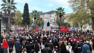 Mudanyalılar t&uuml;m saygı ve bağlılıkla Atat&uuml;rk'&uuml;n huzurunda