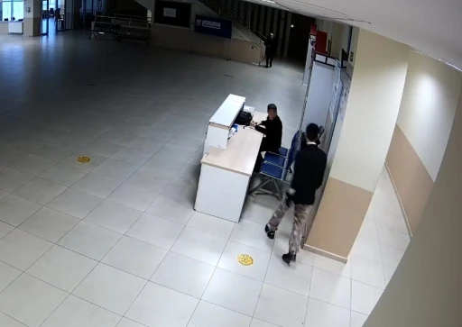 M&uuml;d&uuml;r yardımcısını bı&ccedil;aklayan &ouml;ğrenci oynadığı oyundan etkilenip bı&ccedil;ak koleksiyonu yapmış
