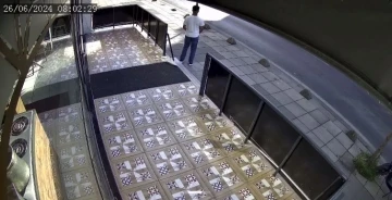 M&uuml;d&uuml;r yardımcısını &ouml;ld&uuml;rm&uuml;şt&uuml;: Cinayet &ouml;ncesi g&ouml;r&uuml;nt&uuml;s&uuml; ortaya &ccedil;ıktı
