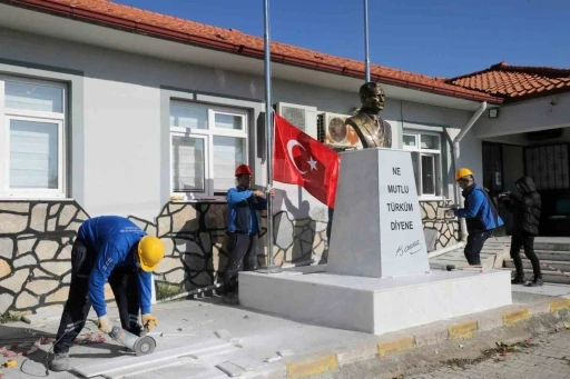 Muğla B&uuml;y&uuml;kşehir il genelinde 248 Atat&uuml;rk b&uuml;st&uuml; yaptı
