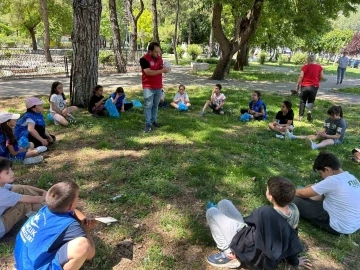 Muğla&rsquo;da &ccedil;ocuklar doğada kitap okuyarak farkındalık oluşturdu
