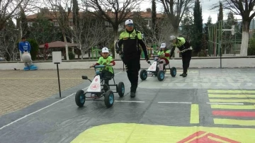 Muğla&rsquo;da &ouml;ğrencilere Mobil Trafik tırı ile trafik eğitimleri veriliyor
