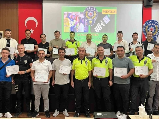 Muğla İl Emniyet M&uuml;d&uuml;rl&uuml;ğ&uuml;&rsquo;nden trafik polislerine alkolmetre kullanım eğitimi
