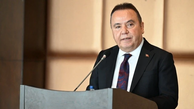 Muhittin B&ouml;cek hastaneye kaldırıldı