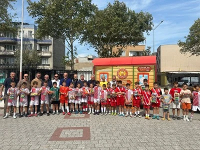  Muhsin Abinin Oyuncak Karavanı &ccedil;ocukları sevindirdi