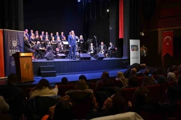 Muhtarlık m&uuml;hr&uuml;n&uuml; sahnede vurdular
