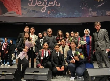 M&uuml;mtaz Turhan Anadolu Lisesi ilk mezunlarını verdi
