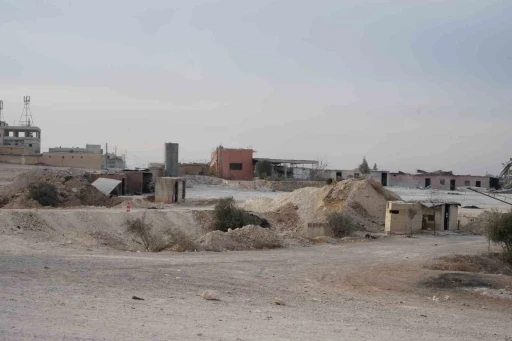 M&uuml;nbi&ccedil;&rsquo;te tuzaklanan bomba patladı: 2 &ouml;l&uuml;, 4 yaralı