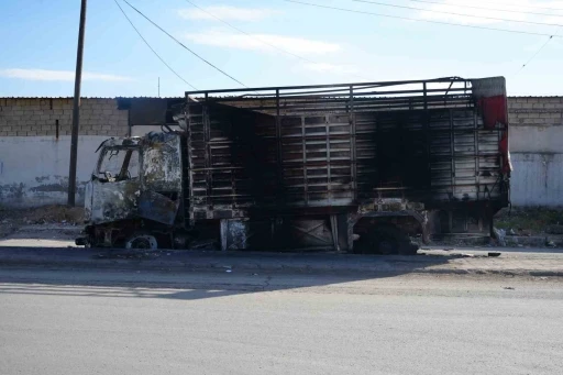 M&uuml;nbi&ccedil;&rsquo;ten ka&ccedil;an ter&ouml;ristler ara&ccedil;larını ateşe verdi
