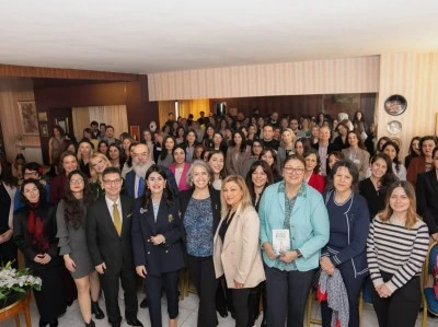 M&uuml;nih&rsquo;te 8 Mart D&uuml;nya Kadınlar G&uuml;n&uuml;&rsquo;ne anlamlı kutlama