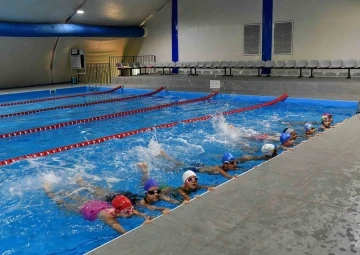 Muratpaşa&rsquo;da y&uuml;zme bilmeyen kalmayacak
