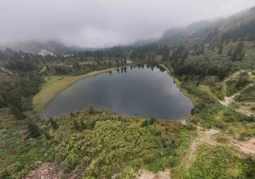 Murgul Karag&ouml;l sonbahar &ouml;ncesi yeşil pozunu son kez verdi
