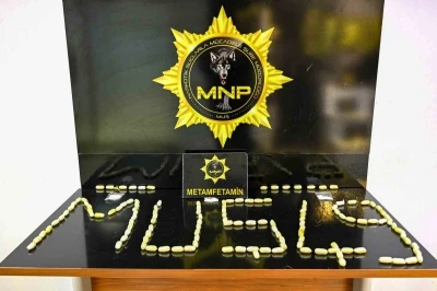 Muş&rsquo;ta 3 ş&uuml;phelinin midesinden 1 kilo uyuşturucu &ccedil;ıktı