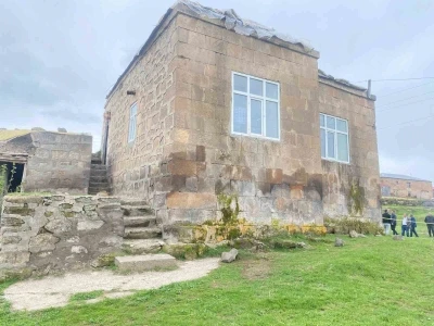 Evin tavanı &ccedil;&ouml;kt&uuml;: 1 &ouml;l&uuml;