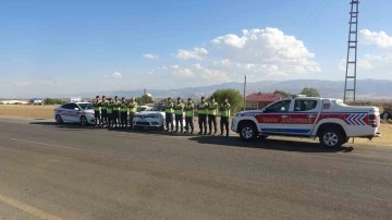 Muş&rsquo;ta jandarma ekipleri, 479 &ouml;ğrenciye emniyet kemerinin &ouml;nemini anlattı
