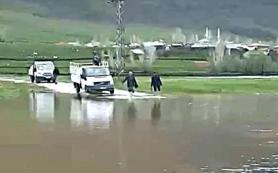 Muş&rsquo;ta şiddetli yağış sonrası k&ouml;y sular altında kaldı