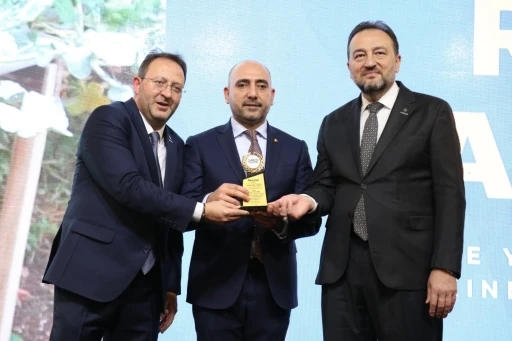 M&Uuml;SİAD&rsquo;dan Başkan Bağlamış&rsquo;a tarım inovasyon &ouml;d&uuml;l&uuml;
