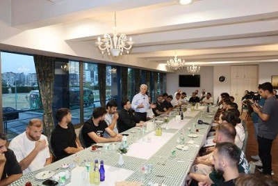 Mustafa Bozbey'den Bursasporlu futbolculara &ouml;nemli vurgu: Ortalama 41 bin taraftarın karşısına &ccedil;ıkıyorsunuz! 