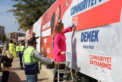 Mustafa Bozbey'den t&uuml;m Bursalılara  Cumhuriyet Bayramı &ccedil;ağrısı: Alanlara davet ediyorum 