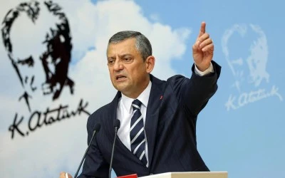 Mustafa Bozbey'in g&ouml;zaltına alınmasının ardından CHP Lideri &Ouml;zg&uuml;r &Ouml;zel'den a&ccedil;ıklamalar