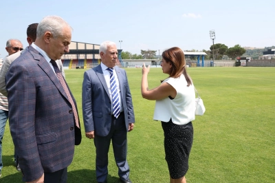 Mustafakemalpaşa İl&ccedil;e Stadı Sil Baştan Yenilendi