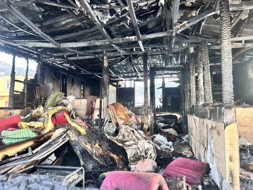 M&uuml;stakil ev alev alev yandı