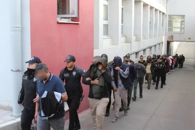 M&uuml;teahhitleri 19 milyon lira dolandırdılar